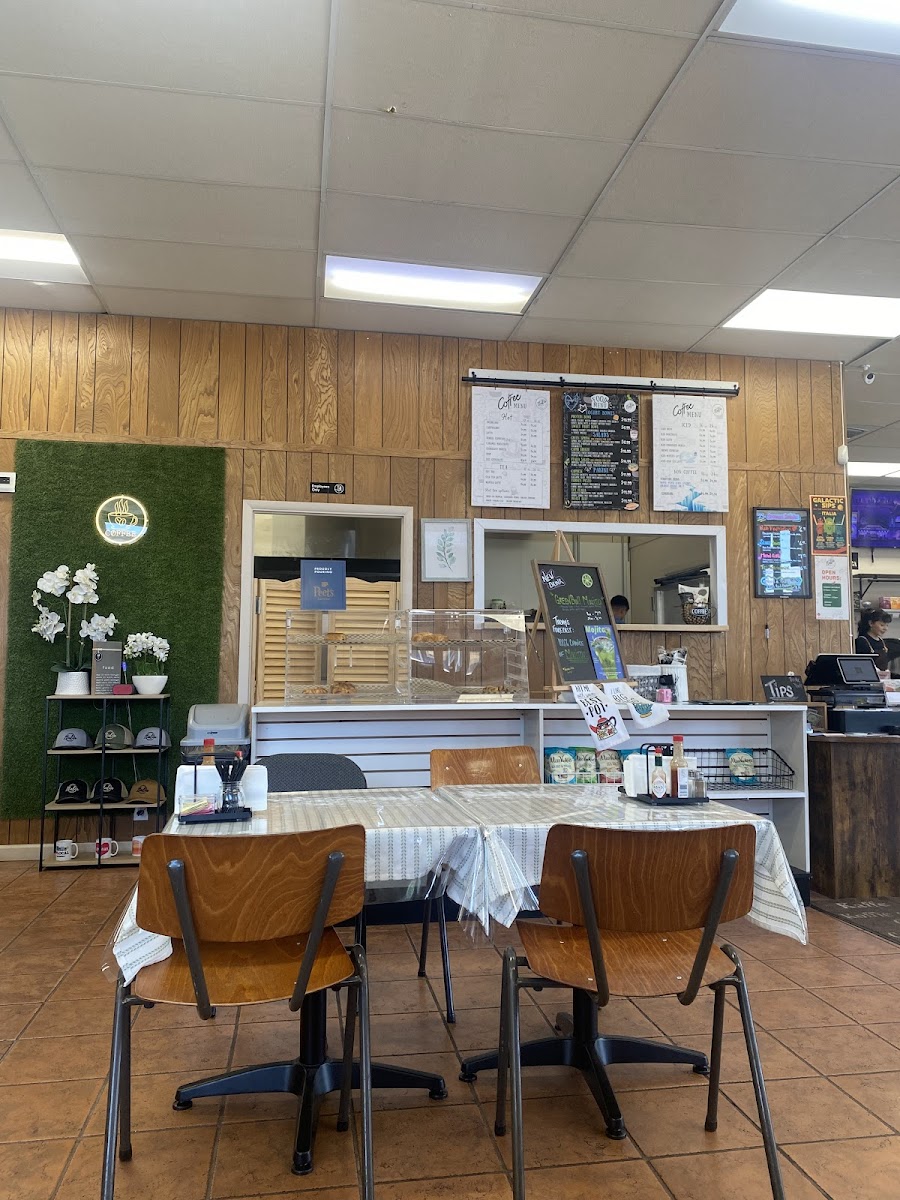 Italia Coffee & Bistro